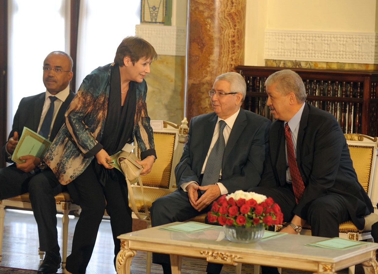 Abdelmalek Sellal apporte son soutien à Nouria Benghebrit. D. R.